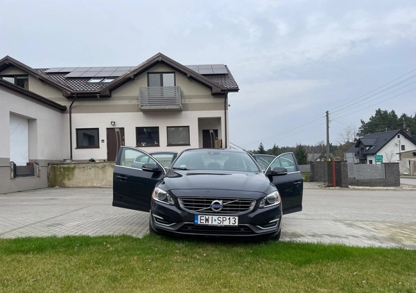 Volvo S60 cena 55555 przebieg: 156000, rok produkcji 2015 z Wieluń małe 92